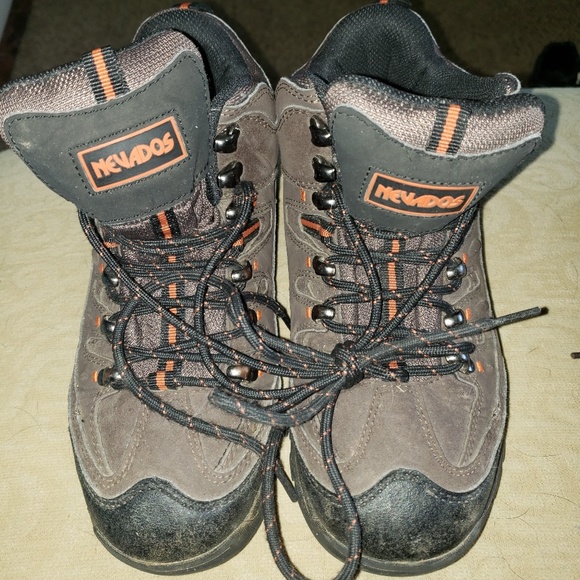 Boys hiking boots - Picture 1 of 1